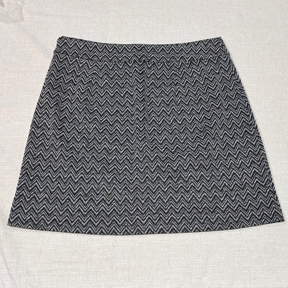 LOFT Black and White Chevron A-Line Mini Skirt size 4